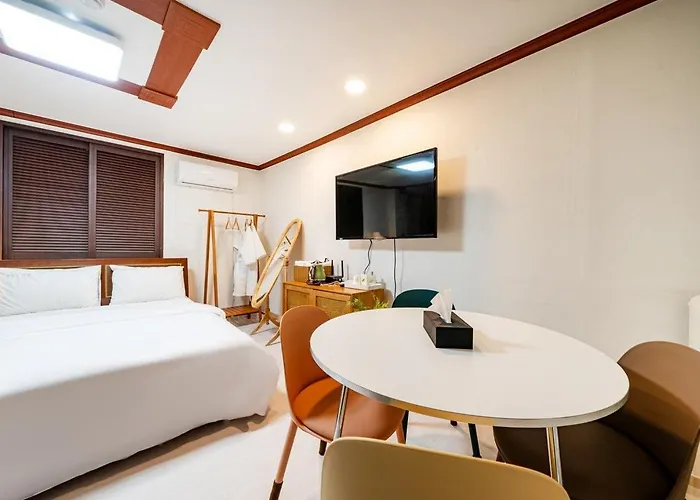Romance Motel